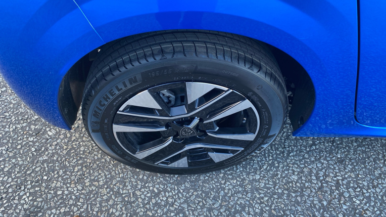 Peugeot 208 1.2 Hybrid 110 Allure 5dr e-DSC6 Petrol Hatchback